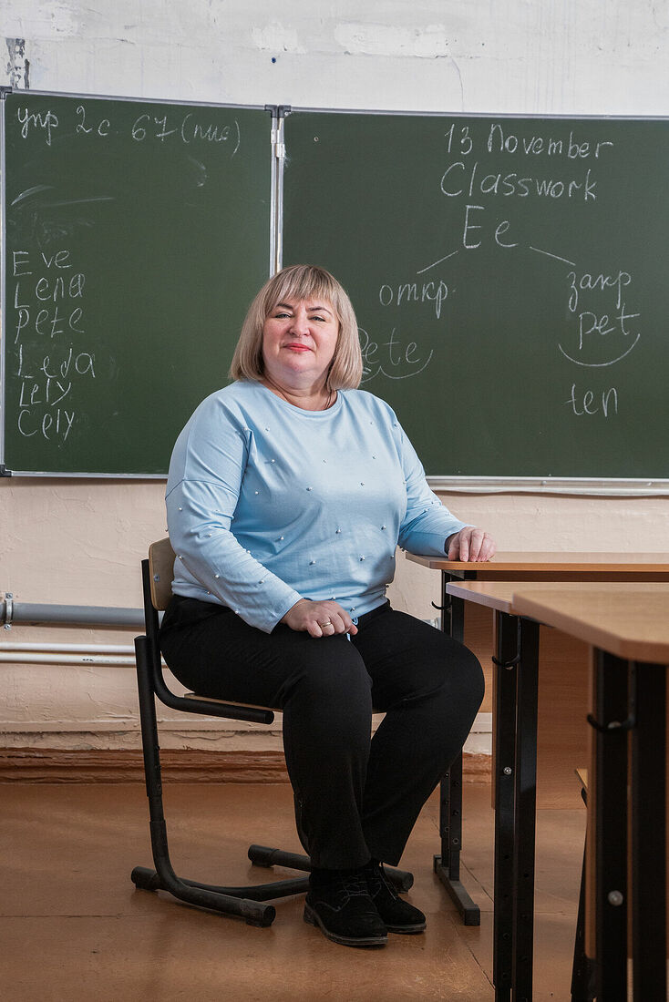 Светлана Самойлова, 52 года, 29 лет, учитель английского языка,хобби-кулинария, путешествия.Моя мечта- чтобы мир стал чуточку добрее.На пенсии, ( если получится) хотелось ты выращивать цветы на своем дачном участке